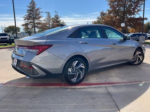 Used 2025 Hyundai Elantra SEL image 6