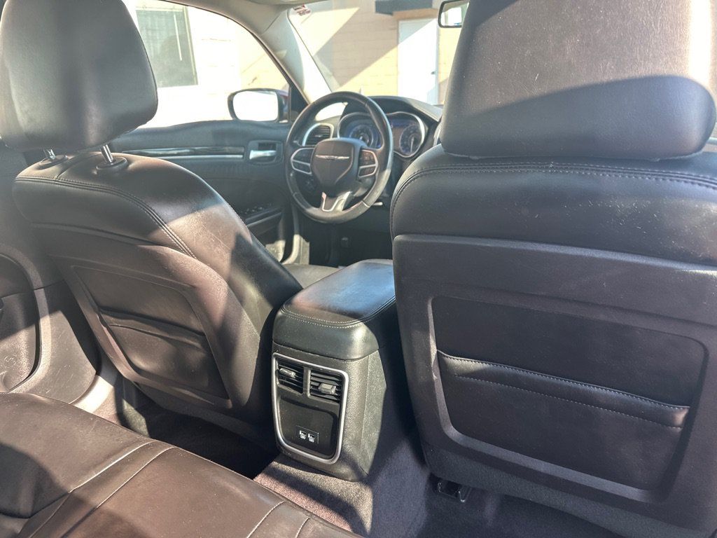 Used 2018 Chrysler 300 Touring L RWD image 14