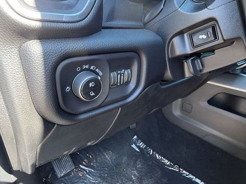New 2026 RAM 2500 Laramie AWD/4WD image 21