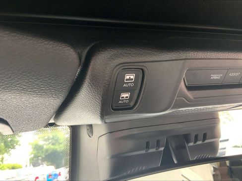 Used 2024 Jeep Wrangler Unlimited w/ Convenience Group AWD/4WD image 28