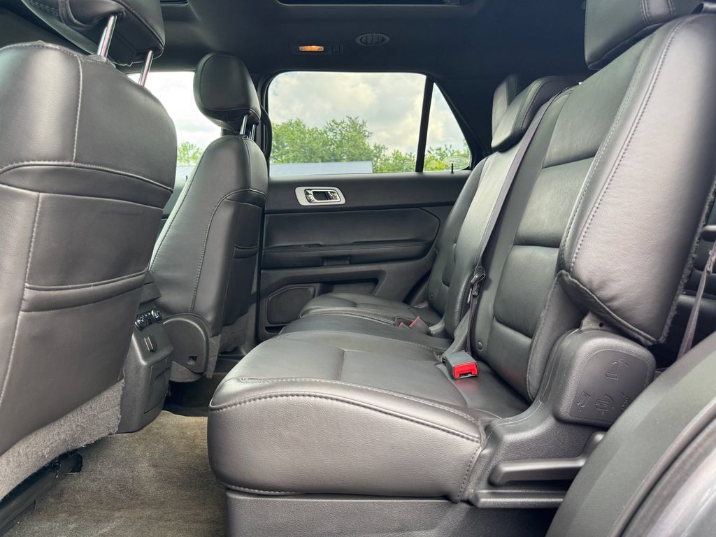 Used 2014 Ford Explorer XLT w/ Equipment Group 202A AWD/4WD image 36
