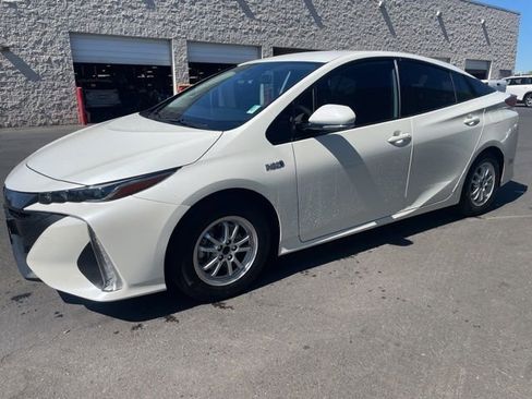 Used 2020 Toyota Prius Prime XLE image 4