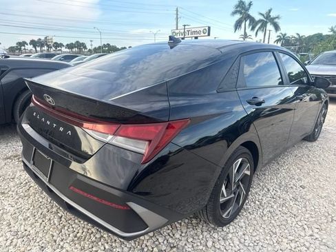Used 2025 Hyundai Elantra Sport FWD image 6