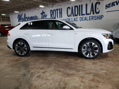 Used 2025 Audi Q8 Premium Plus AWD/4WD image 2