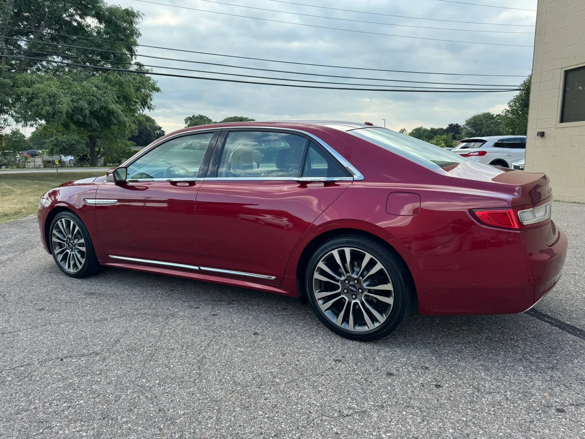 Used 2017 Lincoln Continental Select w/ Technology Package FWD image 6