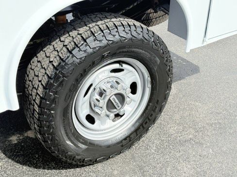 Used 2017 Ford F250 XL w/ Power Equipment Group AWD/4WD image 11