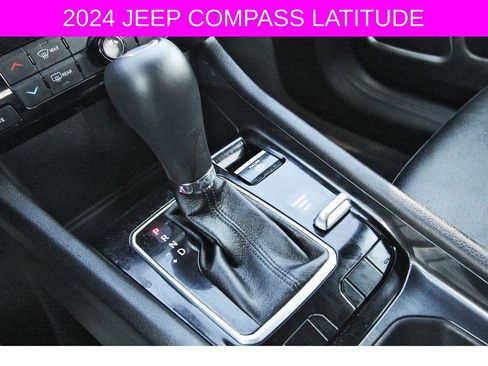Used 2024 Jeep Compass Latitude image 29