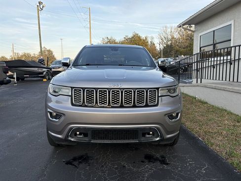 Used 2017 Jeep Grand Cherokee Overland image 2