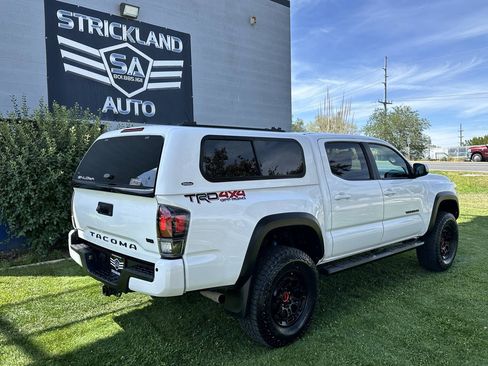 Used 2017 Toyota Tacoma TRD Off-Road AWD/4WD image 7