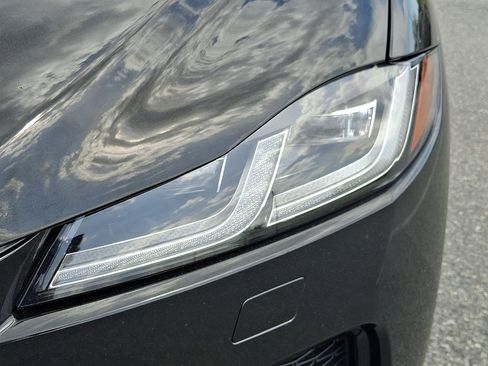 Used 2023 Jaguar F-PACE R-Dynamic S AWD/4WD image 9