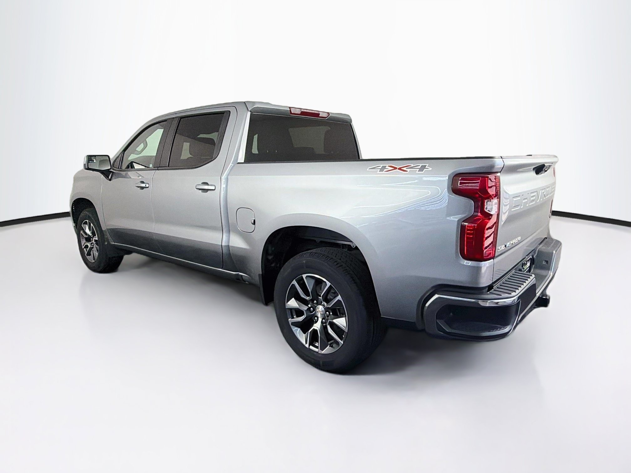Used 2024 Chevrolet Silverado 1500 LT AWD/4WD image 5