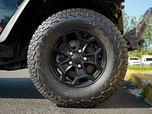 Used 2018 Jeep Wrangler Unlimited Rubicon AWD/4WD image 15