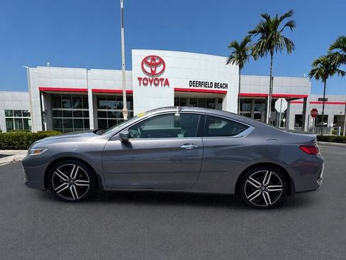 Used 2017 Honda Accord Touring image 4