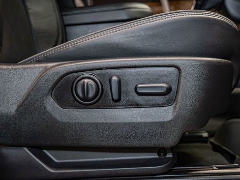 Used 2022 Chevrolet Silverado 1500 High Country image 27