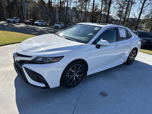 Certified 2024 Toyota Camry SE image 5