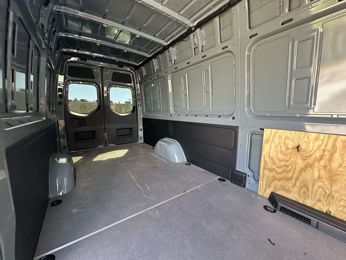 Used 2024 Mercedes-Benz Sprinter 2500 w/ Acoustic Package image 19