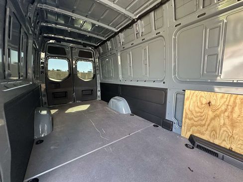 Used 2024 Mercedes-Benz Sprinter 2500 w/ Acoustic Package image 19