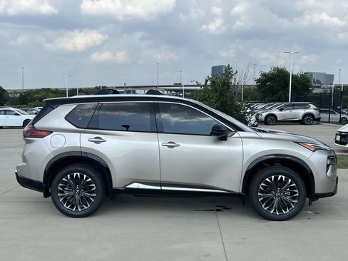 New 2026 Nissan Rogue Platinum w/ Platinum Premium Package AWD/4WD image 3