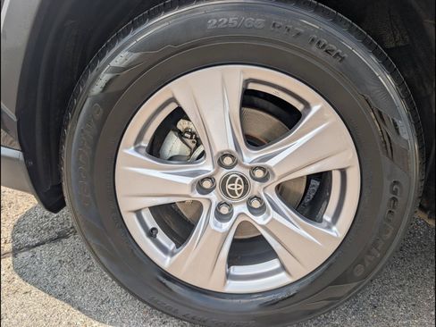 Used 2025 Toyota RAV4 XLE AWD/4WD image 20