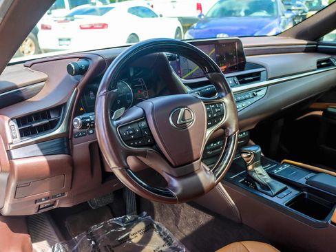 Used 2021 Lexus ES 250 w/ Premium Package AWD/4WD image 9