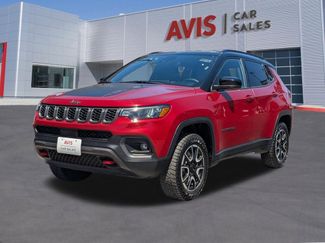 Used 2025 Jeep Compass Trailhawk video 1