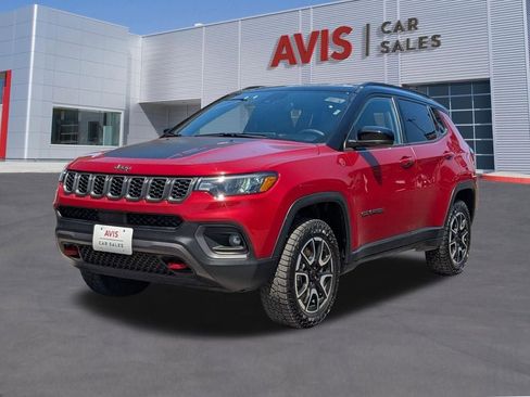 Used 2025 Jeep Compass Trailhawk image 1