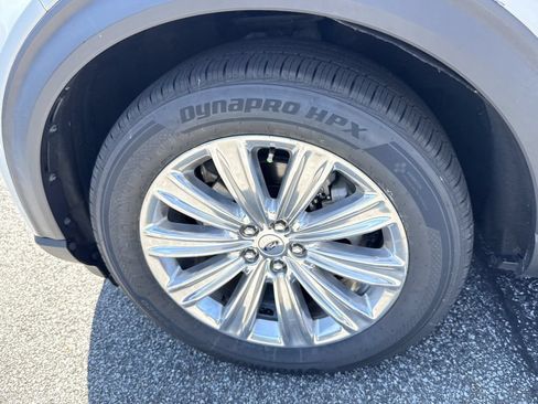 Used 2021 Ford Explorer Limited w/ Equipment Group 301A AWD/4WD image 12
