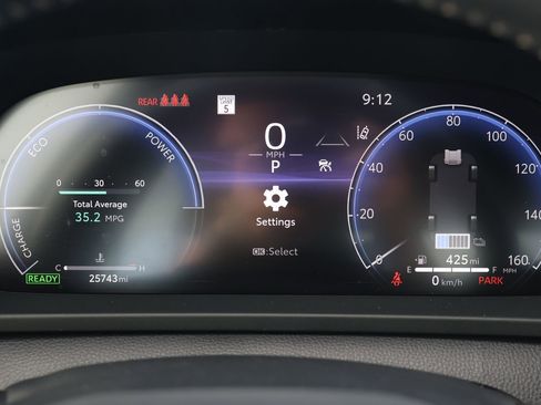 Used 2024 Toyota Crown AWD/4WD image 17