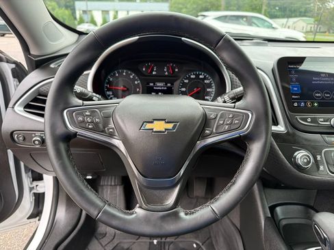 Used 2025 Chevrolet Malibu RS FWD image 15