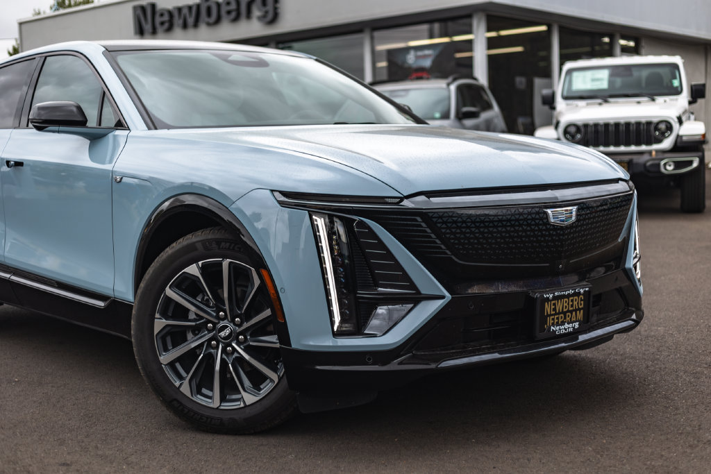 Used 2024 Cadillac Lyriq Sport RWD image 3