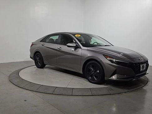 Used 2023 Hyundai Elantra SEL w/ Cargo Package FWD image 8