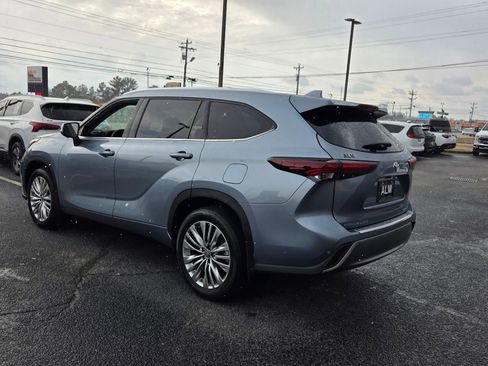 Used 2024 Toyota Highlander Platinum image 10