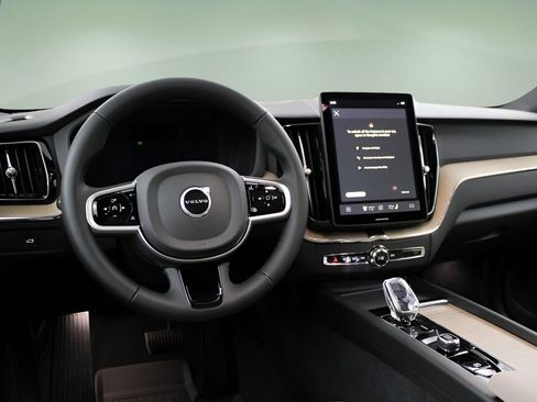 New 2026 Volvo XC60 B5 Core w/ Protection Package Premier image 21