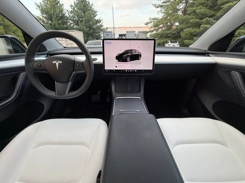 Used 2023 Tesla Model Y Long Range AWD/4WD image 2