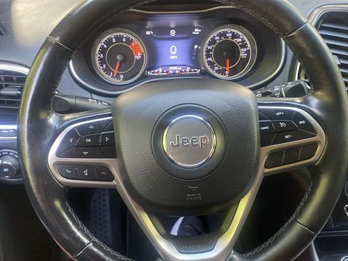 Used 2020 Jeep Cherokee High Altitude AWD/4WD image 10