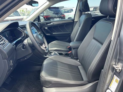 Certified 2023 Volkswagen Tiguan SE w/ Panoramic Sunroof Package FWD image 18