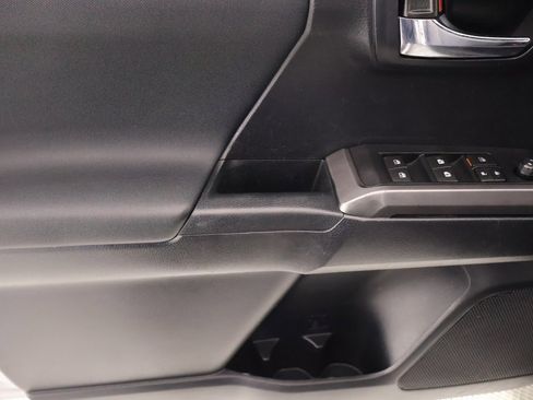 Used 2019 Toyota Tacoma TRD Off-Road image 14