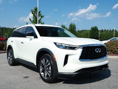 Used 2023 INFINITI QX60 Luxe w/ Cargo Package FWD image 3