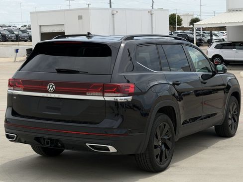 Used 2024 Volkswagen Atlas SE FWD image 4