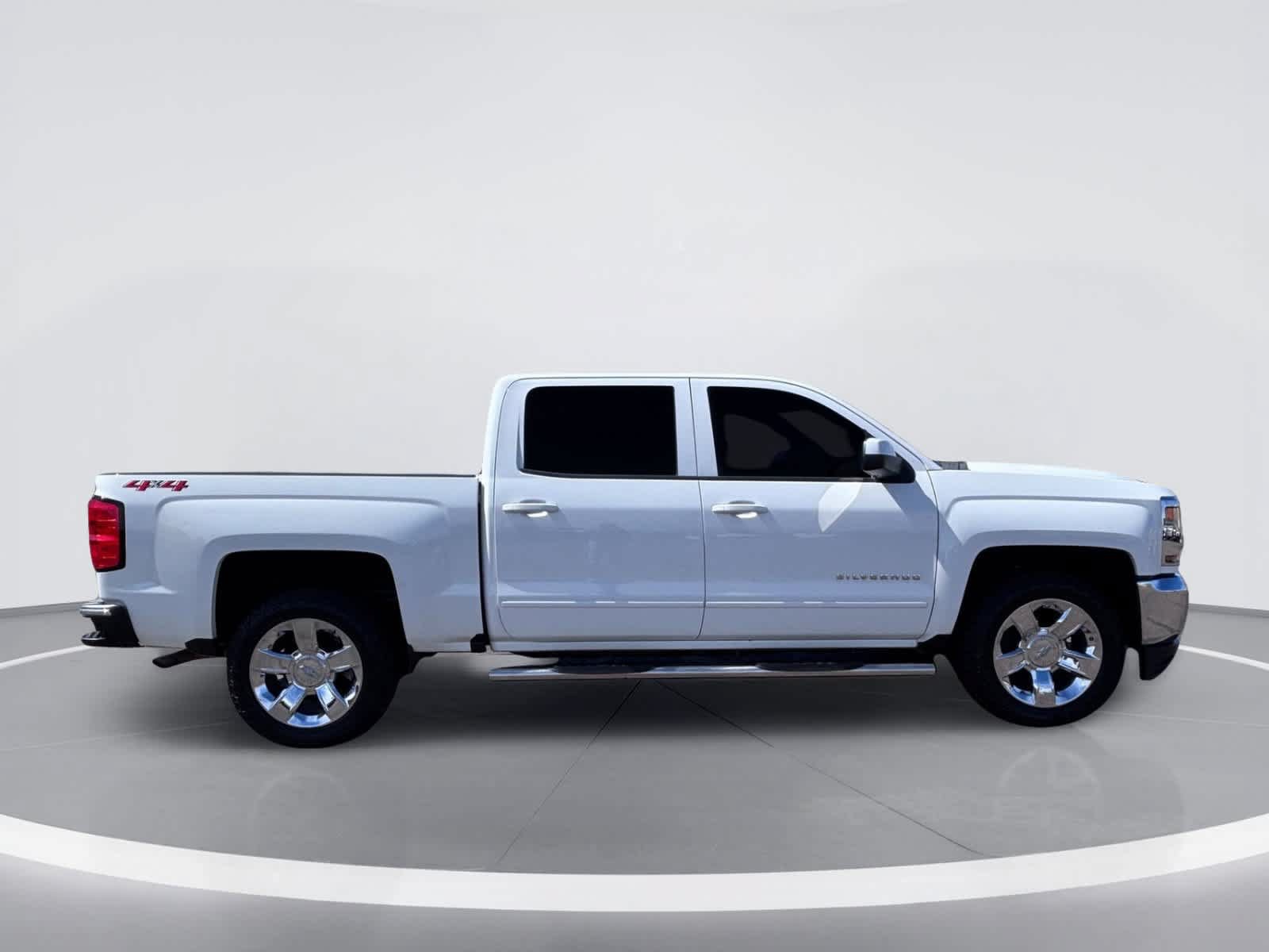 Used 2018 Chevrolet Silverado 1500 LT w/ LT Eassist Package AWD/4WD image 10