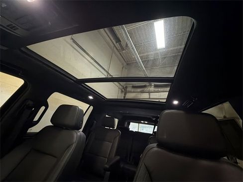 Certified 2024 Chevrolet Suburban Z71 w/ Luxury Package image 23
