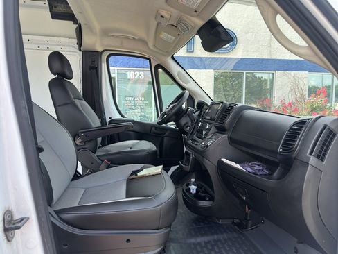 Used 2024 RAM ProMaster 2500 w/ Convenience Group FWD image 11