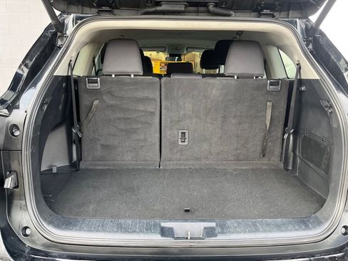 Used 2024 Toyota Highlander LE FWD image 26