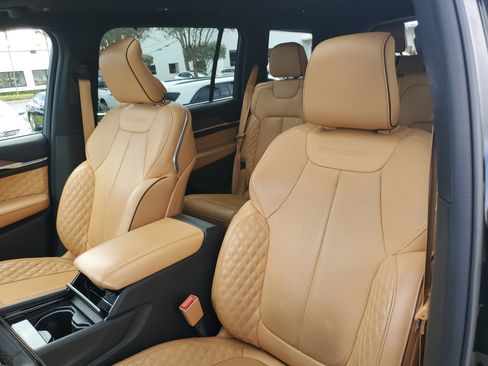 Used 2022 Jeep Grand Cherokee L Summit w/ Advanced Protech Group IV image 22