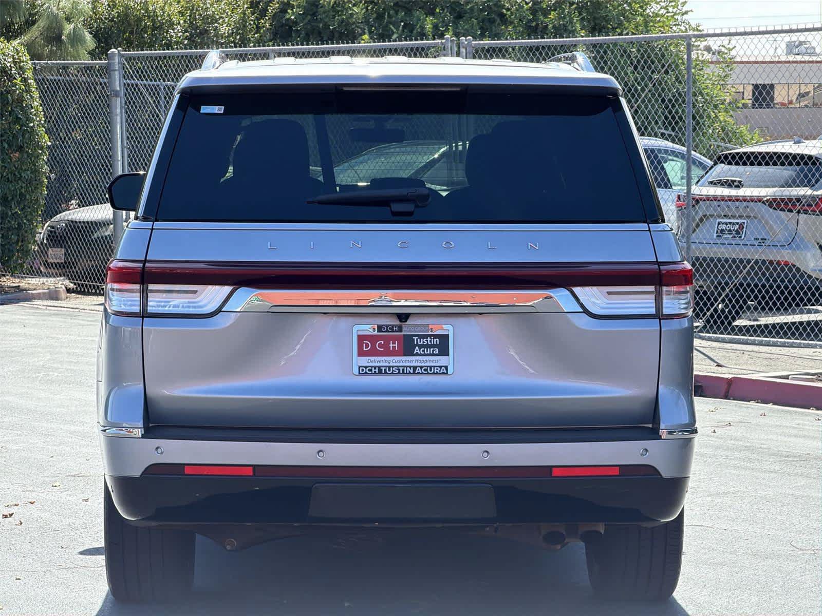 Used 2024 Lincoln Navigator Premiere AWD/4WD image 6