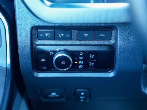 Used 2023 Ford F450 Platinum w/ FX4 Off-Road Package AWD/4WD image 31