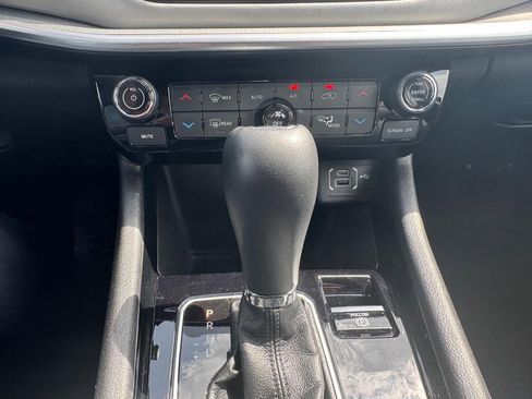 Used 2025 Jeep Compass Limited image 29