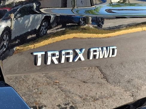 Certified 2022 Chevrolet Trax LT w/ Midnight Edition AWD/4WD image 32
