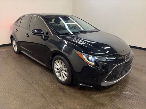 Used 2020 Toyota Corolla XLE image 1