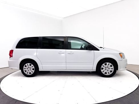Used 2017 Dodge Grand Caravan SE w/ UConnect Hands-Free Group FWD image 31
